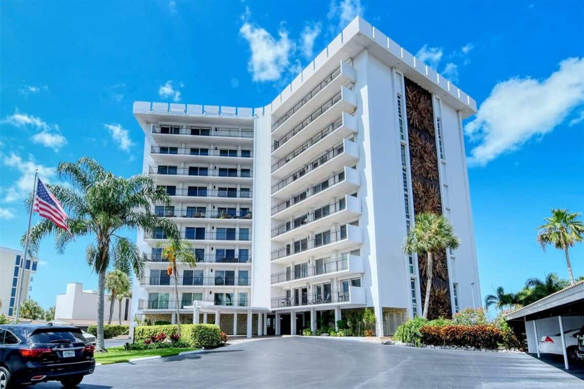 Saint Armands Towers Condos For Sale in Lido Key, FL