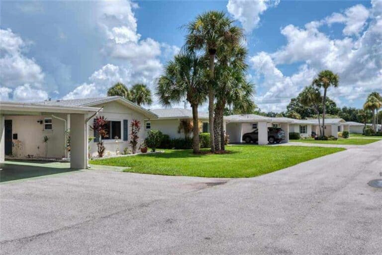 Strathmore Villas in Strathmore Condos For Sale in Sarasota, FL