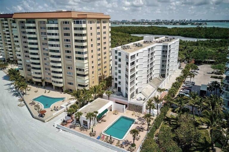 Lido Harbour Towers Condos in Sarasota, FL - Building