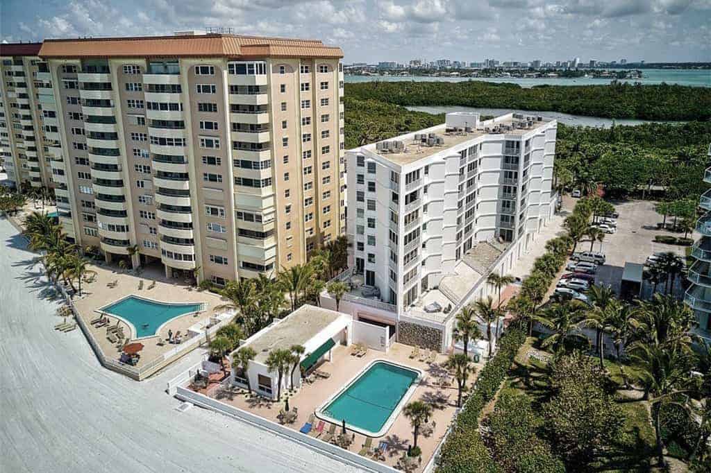 Lido Harbour Towers Condos in Sarasota, FL - Building