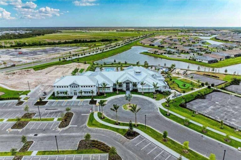 Lorraine Lakes Homes in Lakewood Ranch, FL - Clubhouse