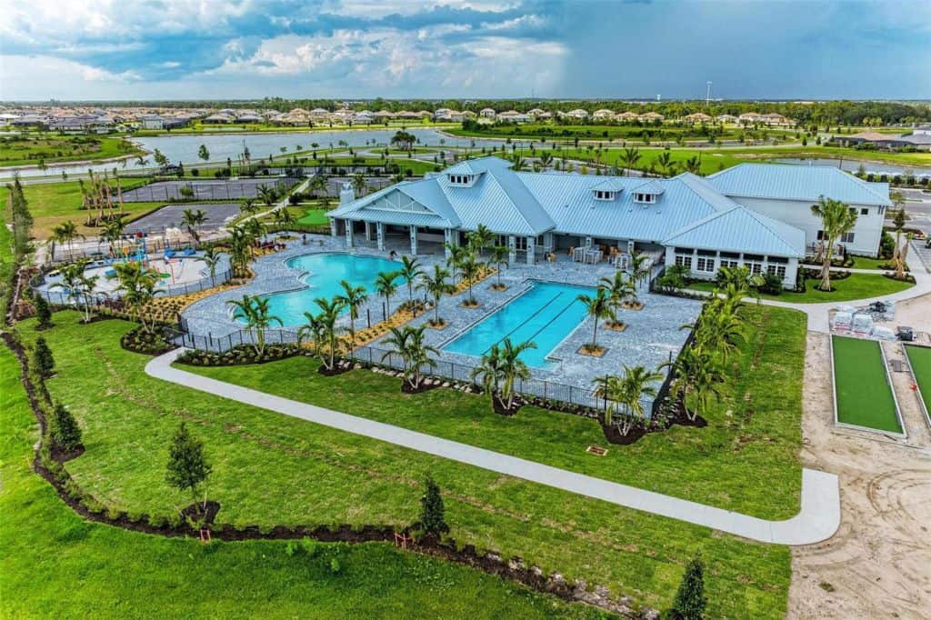 Lorraine Lakes Homes in Lakewood Ranch, FL - Amenities