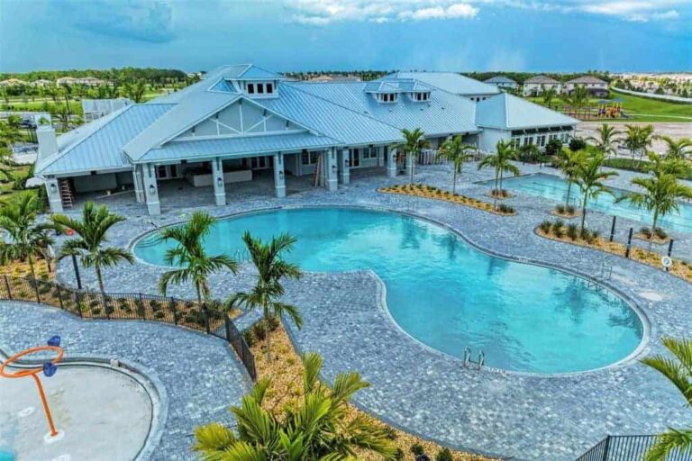 Lorraine Lakes Homes in Lakewood Ranch, FL - Pool