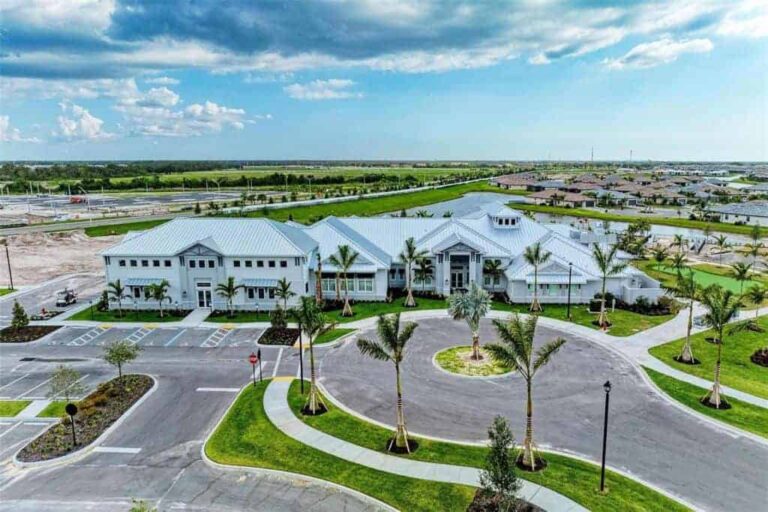Lorraine Lakes Homes in Lakewood Ranch, FL - Clubhouse