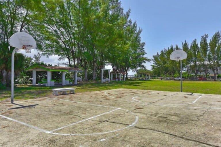 Bradenton Beach FL. Homes - Park