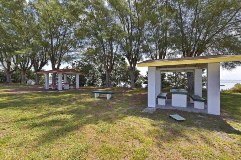 Bradenton Beach FL. Homes - Park
