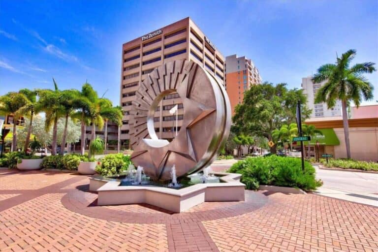Downtown Sarasota FL. - Plaza at Five Points