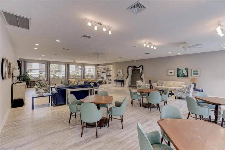 Forest Lakes Condos in Sarasota, FL. - Clubhouse