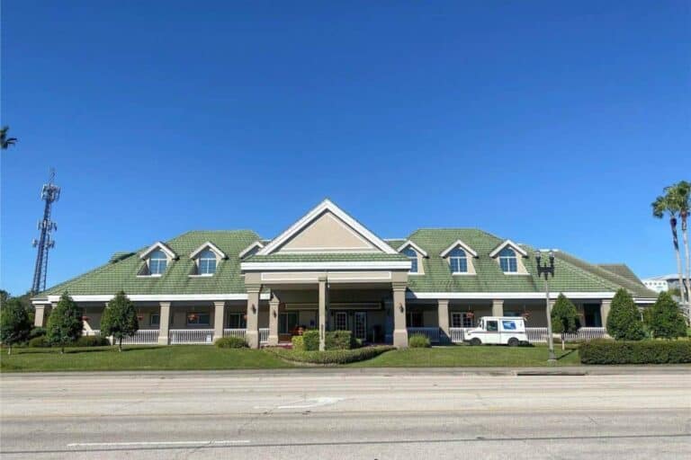 Forest Pines Condos in Sarasota, FL. - Clubhouse Exterior