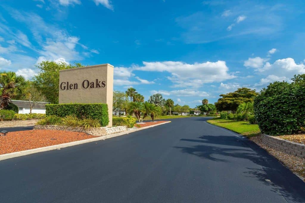 Glen Oaks Garden Condos in Sarasota, FL. - Entrance Sign