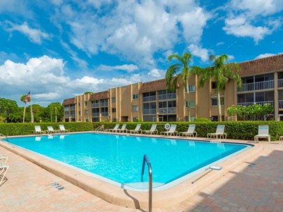 Glen Oaks Garden Condos in Sarasota, FL. - Pool