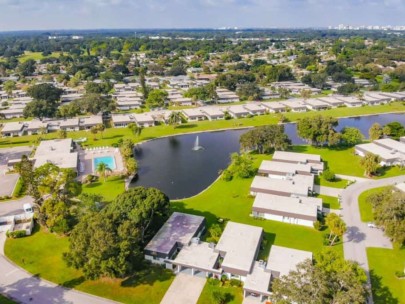 Glen Oaks Ridge Condos For Sale in Sarasota, FL.