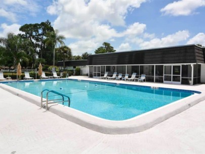 Glen Oaks Ridge Condos in Sarasota, FL. - Community Pool