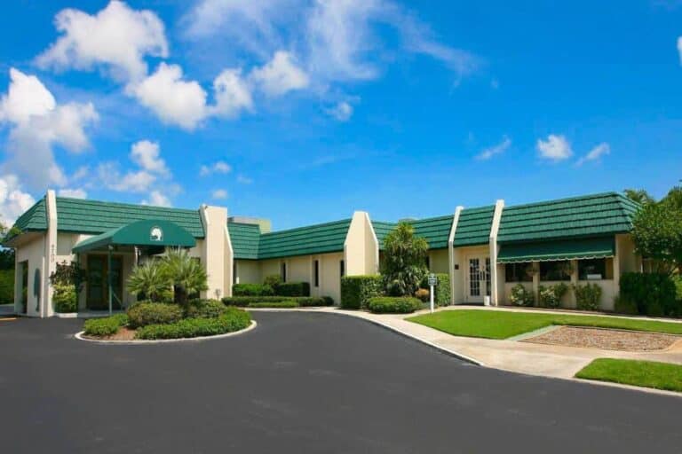 Hammocks Condos in Sarasota, FL - Clubhouse Building