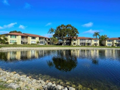 Lake Tippecanoe Condos in Sarasota, FL. - Condo Exterior