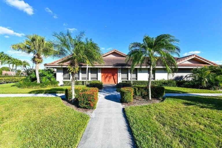 Lakeshore Village Condos in Sarasota, FL. - Clubhouse