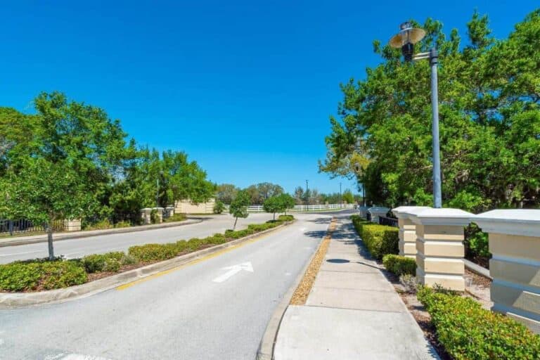 Rolling Green Condos in Sarasota, FL. - Entrance