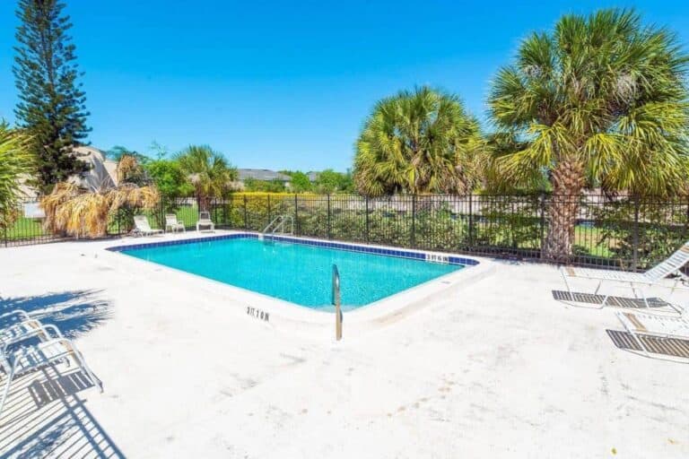 Rolling Green Condos in Sarasota, FL. - Pool