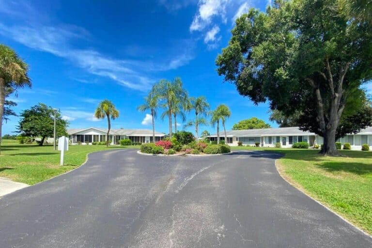 Rolling Green Condos in Sarasota, FL. - Grounds