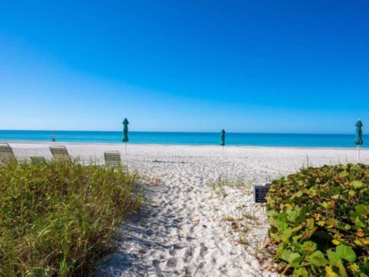 Aquarius Club Condos in Longboat Key, FL. - Private Beach Access