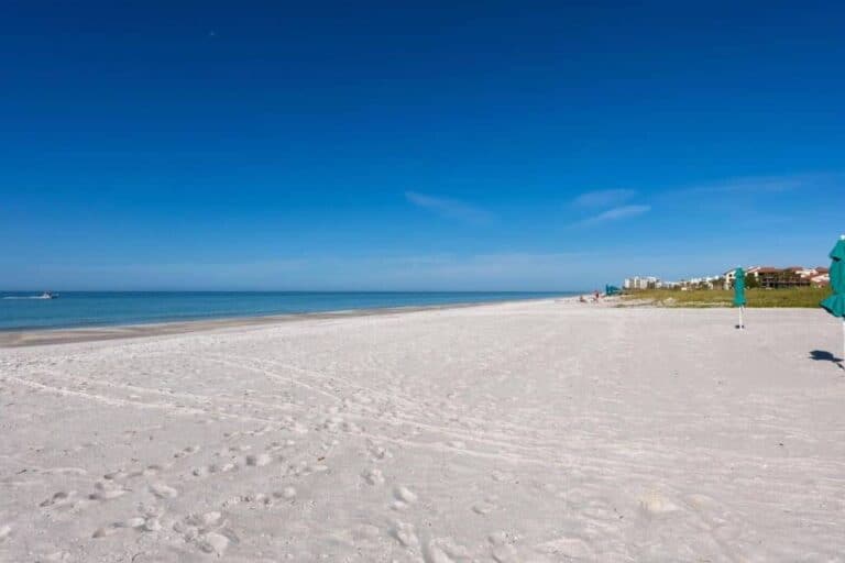 Aquarius Club Condos in Longboat Key, FL. - Beach