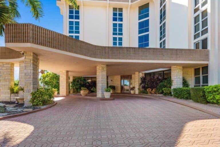 Aquarius Club Condos in Longboat Key, FL. - Parking Lot