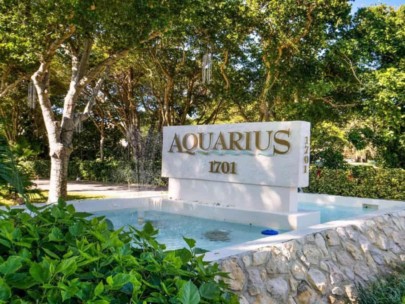 Aquarius Club Condos in Longboat Key, FL. - Entrance Sign