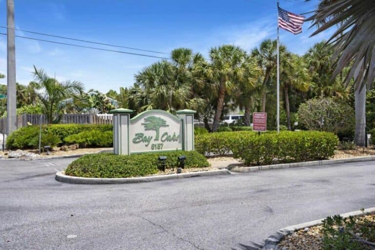 Bay Oaks Condos in Siesta Key, FL. - Entrance Sign