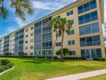 Bay Tree Club Condos in Siesta Key, FL. - Building