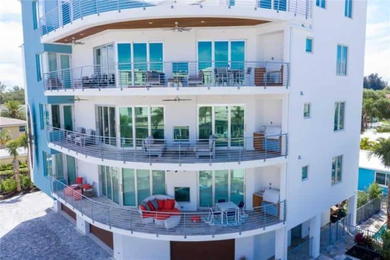 Beach House Residences in Siesta Key, FL. - Building