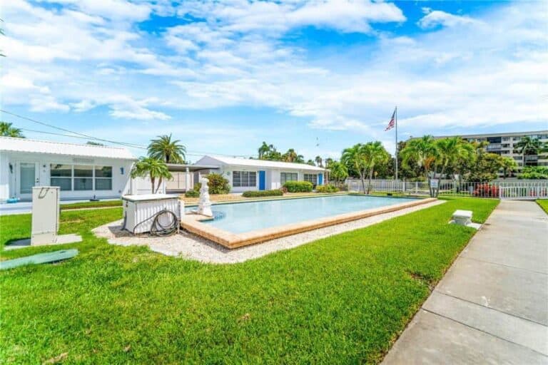 Beachaven Condos in Siesta Key, FL. - Pool