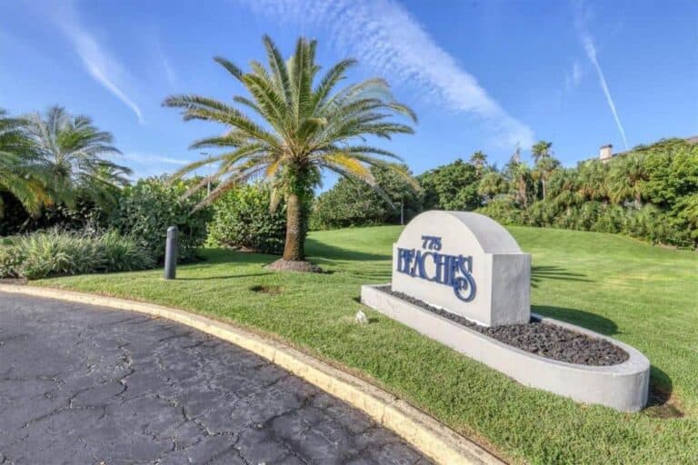 Beaches Condos in Longboat Key, FL. - Entrance Sign