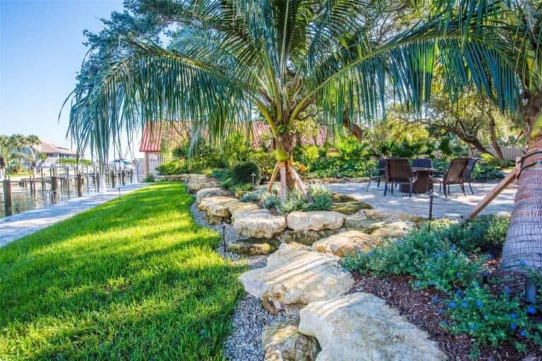 Boca Siesta Condos in Siesta Key, FL. - Grounds