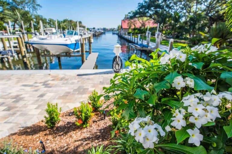 Boca Siesta Condos in Siesta Key, FL. - Grounds
