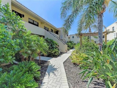 Casa Del Mar Condos in Longboat Key, FL. - Walkway