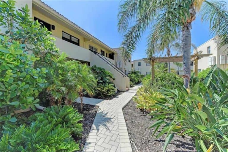 Casa Del Mar Condos in Longboat Key, FL. - Walkway