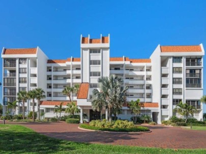 Castillian Condos in Longboat Key, FL. - Building