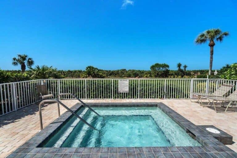 Castillian Condos in Longboat Key, FL. - Hot Tube