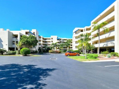 Central Park Condos in Downtown Sarasota, FL. - Entrance