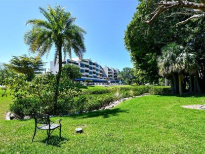 Central Park Condos in Downtown Sarasota, FL. - Grounds