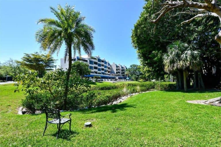 Central Park Condos in Downtown Sarasota, FL. - Grounds