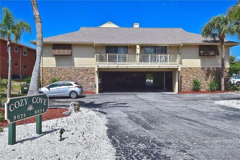 Cozy Cove Condos in Siesta Key, FL. - Building