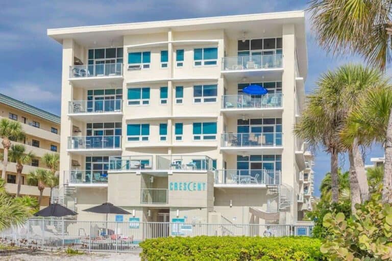Crescent Condos in Siesta Key, FL. - Building