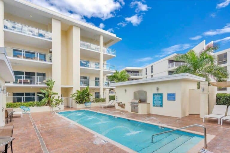 Crescent Condos in Siesta Key, FL. - Pool