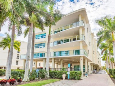 Crescent Condos in Siesta Key, FL. - Building