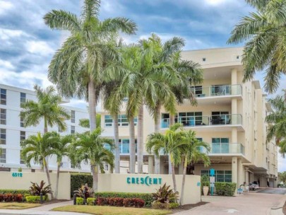 Crescent Condos in Siesta Key, FL. - Building