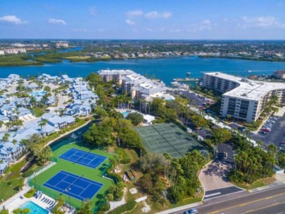 Dolphin Bay Condos in Siesta Key, FL. - Grounds Aerial