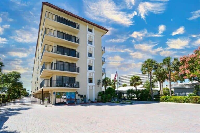 El Presidente Condos in Siesta Key, FL. - Building