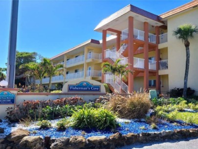 Fishermans Cove Condos in Siesta Key, FL. - Building