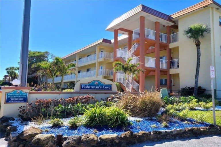 Fishermans Cove Condos in Siesta Key, FL. - Building